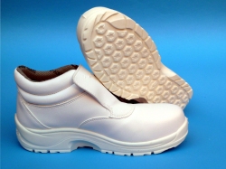 Cofra Numa white safety shoes for dairy with reinforced toe.