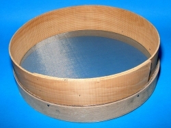 Filtro in legno, rete in acciaio inox 16 maglie cmq.